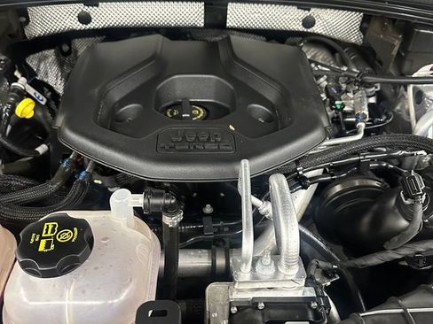 Used 2023 Jeep Grand Cherokee 4WD 4xe image 7