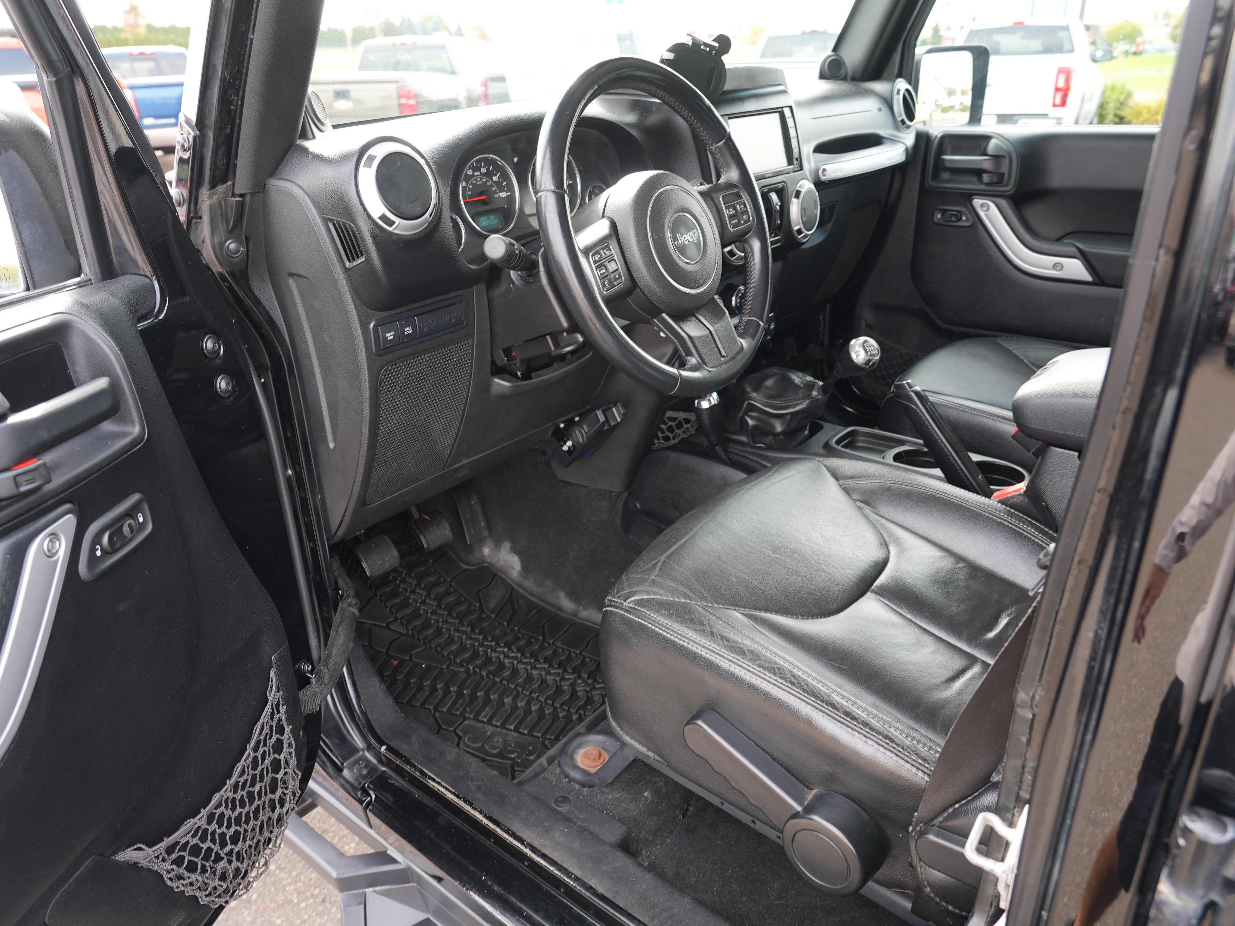 Used 2013 Jeep Wrangler Unlimited Rubicon w/ Dual Top Group AWD/4WD image 13