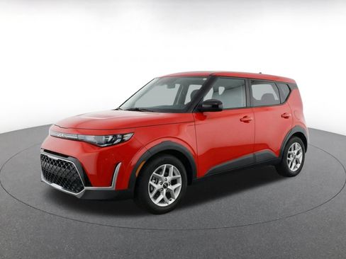 Used 2025 Kia Soul LX w/ LX Technology Package FWD image 3