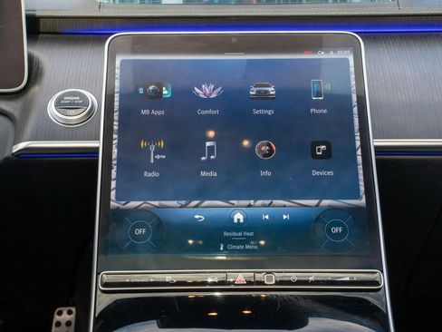 Used 2022 Mercedes-Benz S 500 4MATIC w/ AMG Line Package image 24