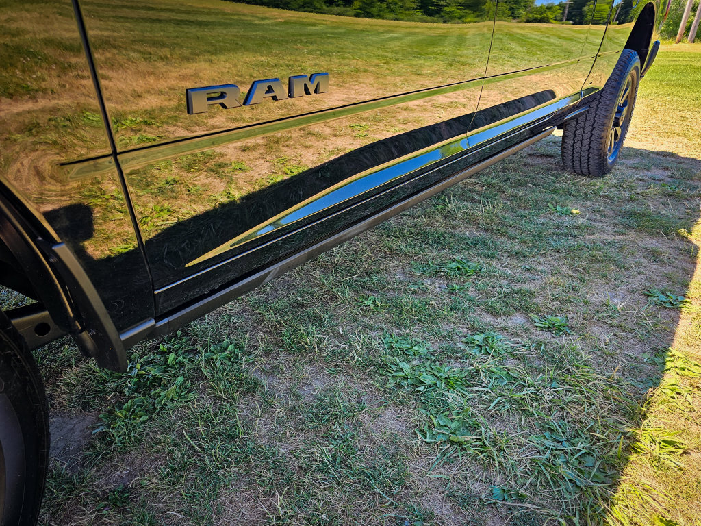 Used 2025 RAM 2500 Laramie AWD/4WD image 11