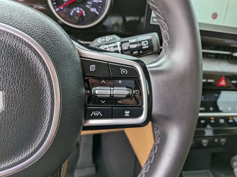 Certified 2024 Kia Carnival EX FWD image 32