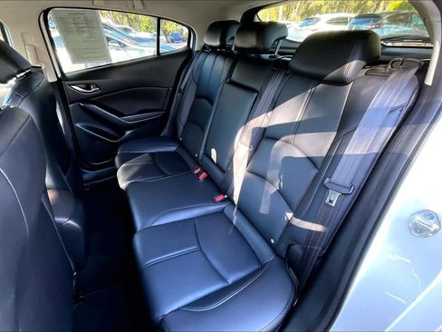 Used 2018 MAZDA MAZDA3 Touring image 21