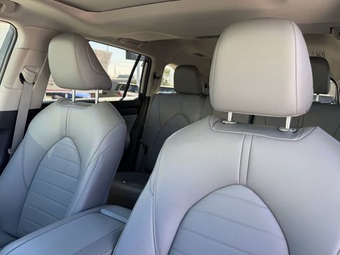 Certified 2024 Toyota Highlander XLE image 16