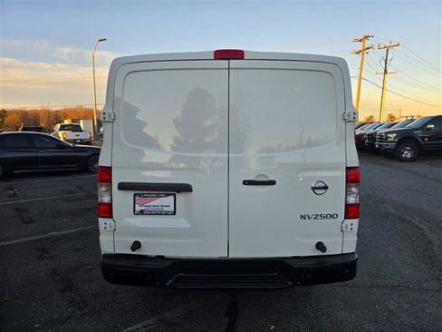 Used 2021 Nissan NV 2500 SV w/ Navigation Package image 5