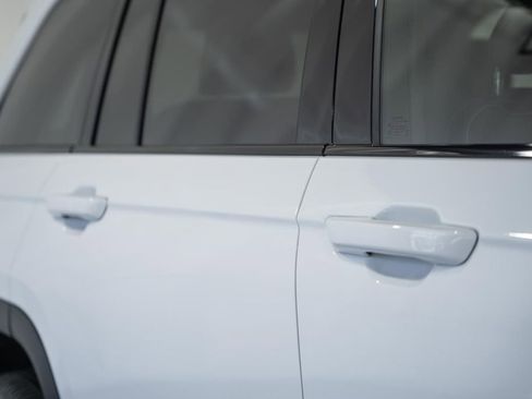 New 2026 Jeep Grand Cherokee Limited AWD/4WD image 15