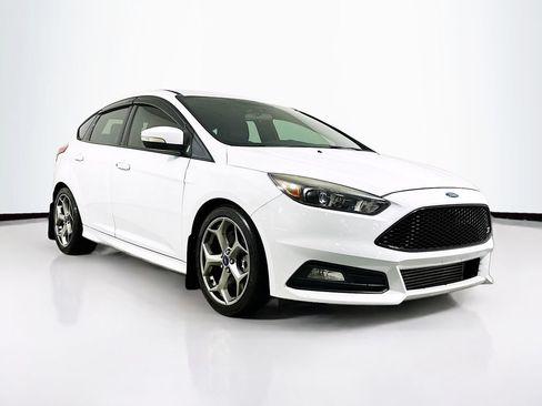 Used 2017 Ford Focus ST w/ Equipment Group 401A FWD image 2