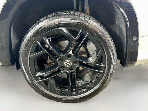 Certified 2025 Volkswagen Tiguan SE R-Line AWD/4WD image 31