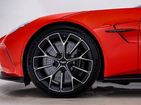 Used 2025 Aston Martin V8 Vantage Coupe image 14