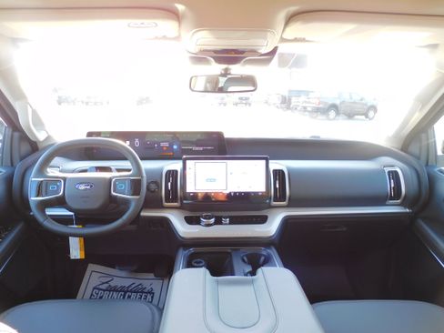 New 2025 Ford Expedition Active image 15