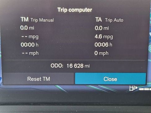 Certified 2025 Volvo XC40 B5 Plus AWD/4WD image 25