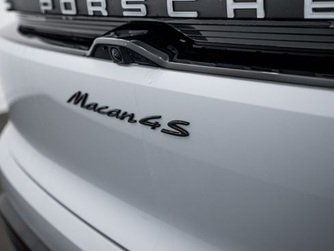 New 2025 Porsche Macan 4S Electric image 27