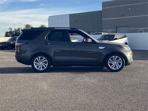 Used 2017 Land Rover Discovery HSE image 26