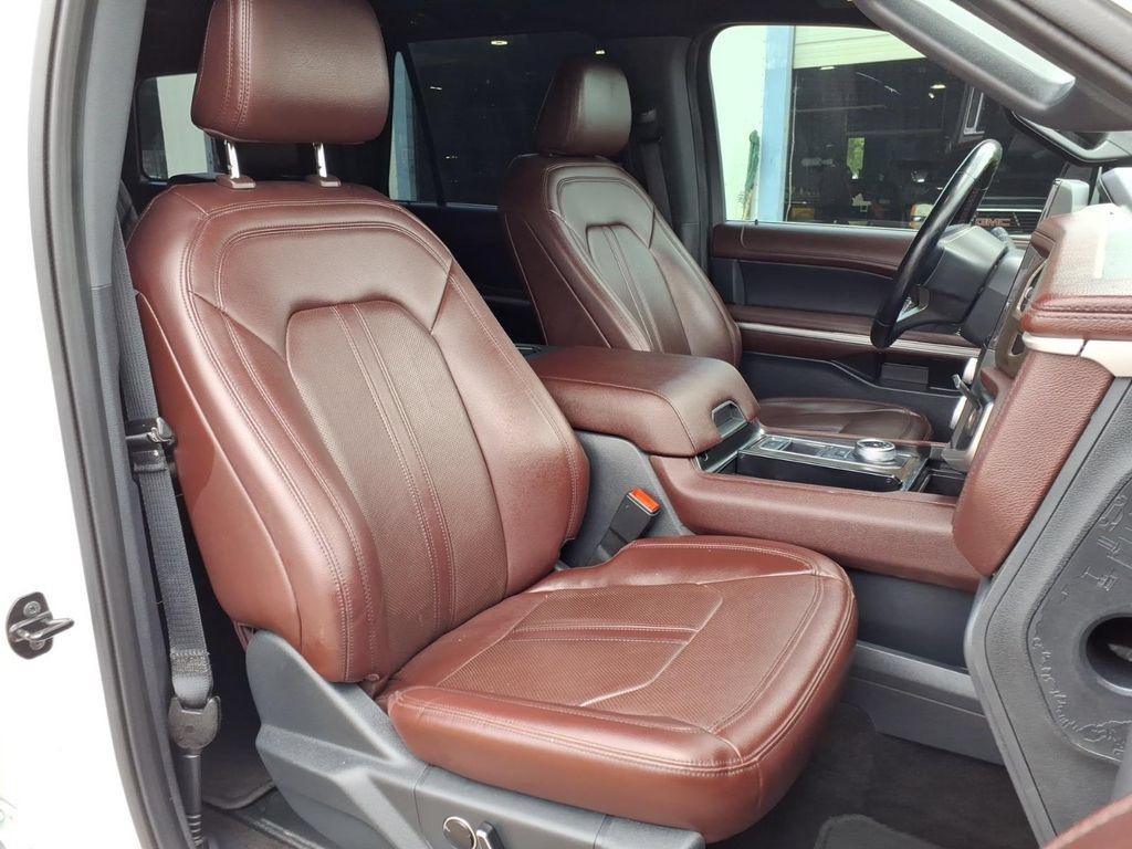 Used 2022 Ford Expedition Limited RWD image 12