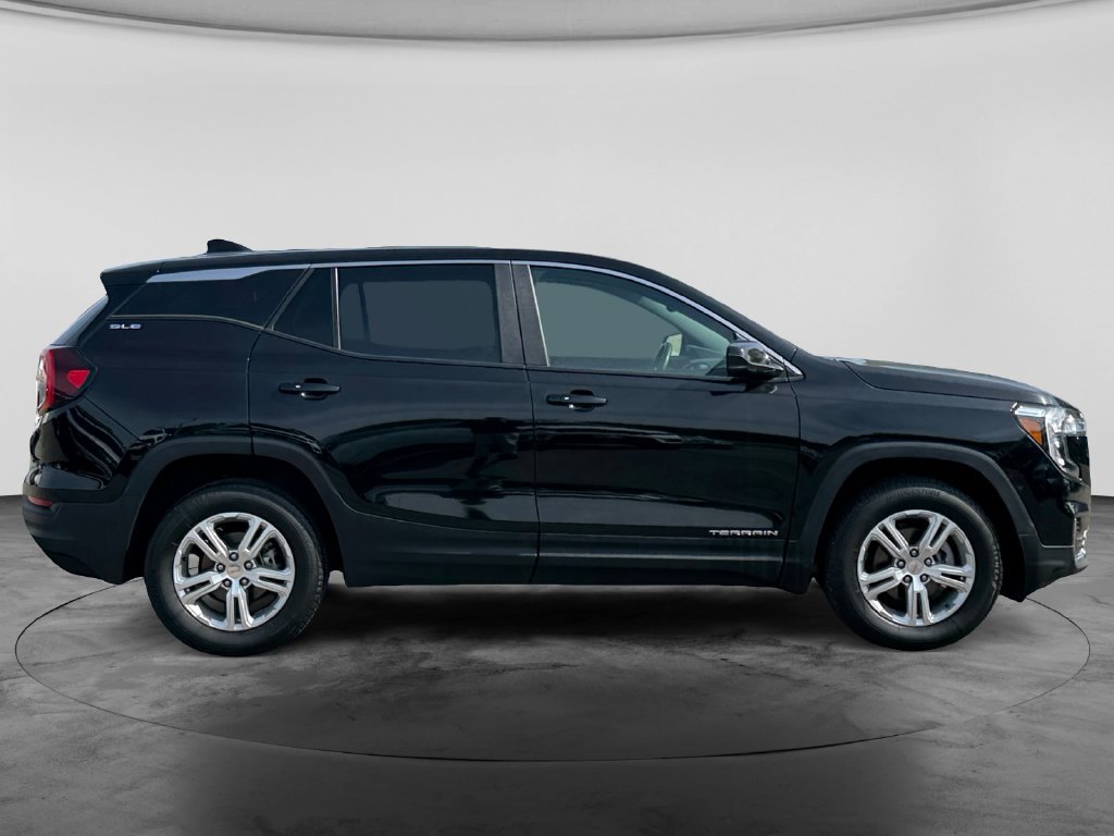 Used 2024 GMC Terrain SLE AWD/4WD image 11