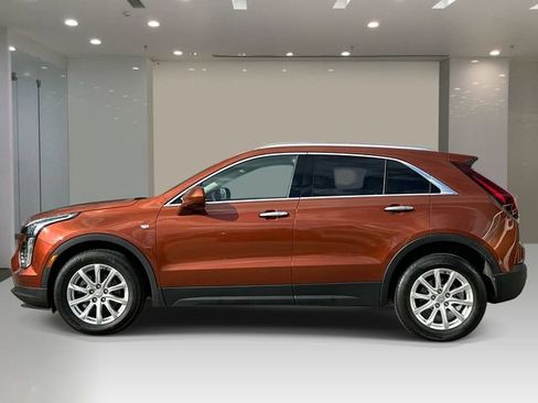 Used 2019 Cadillac XT4 Luxury w/ Cold Weather Package AWD/4WD image 2