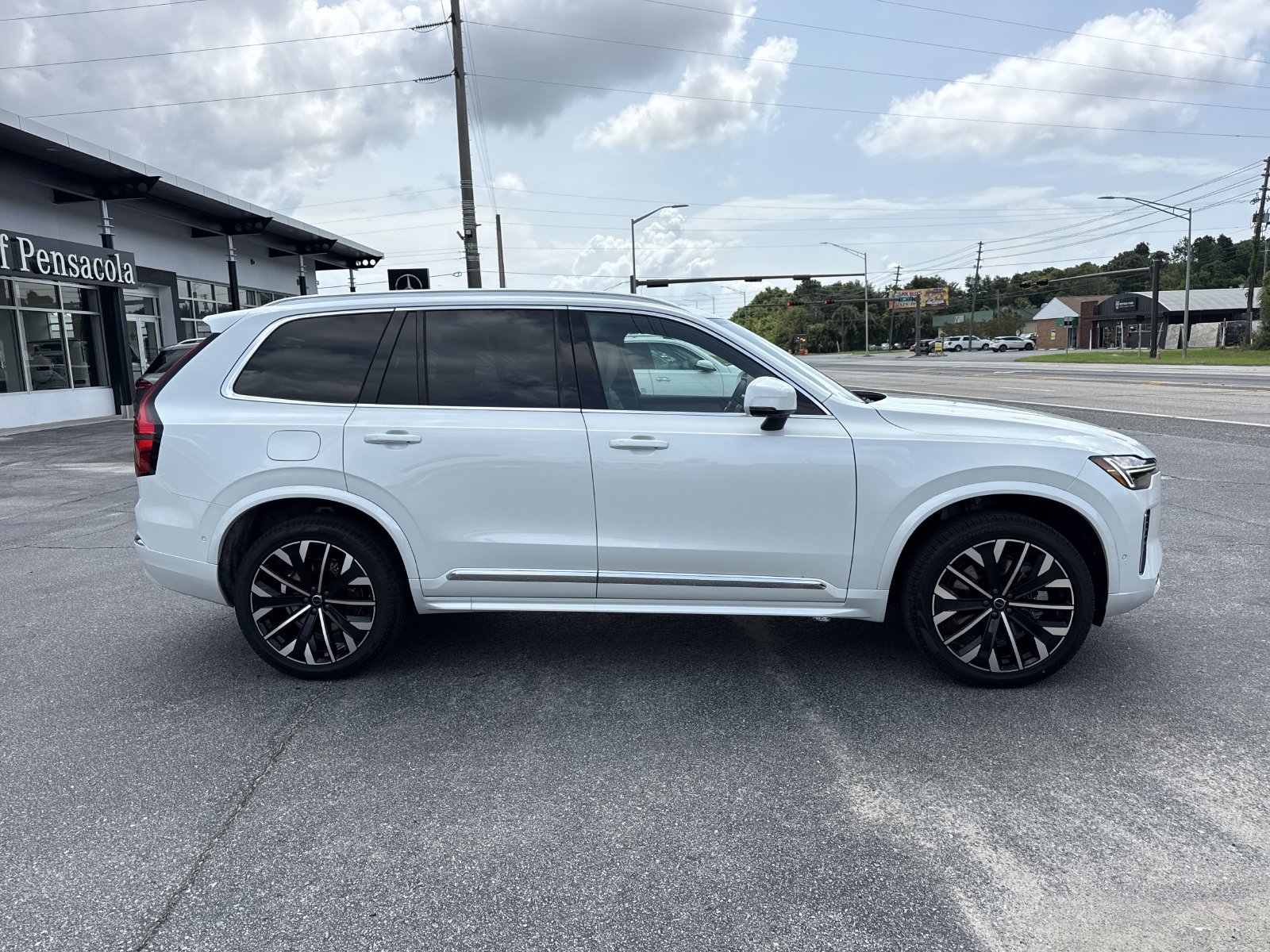 New 2026 Volvo XC90 T8 Plus w/ Protection Package Premier AWD/4WD image 6