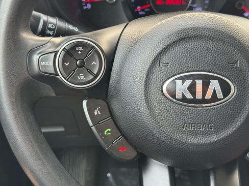 Used 2016 Kia Soul + FWD image 19