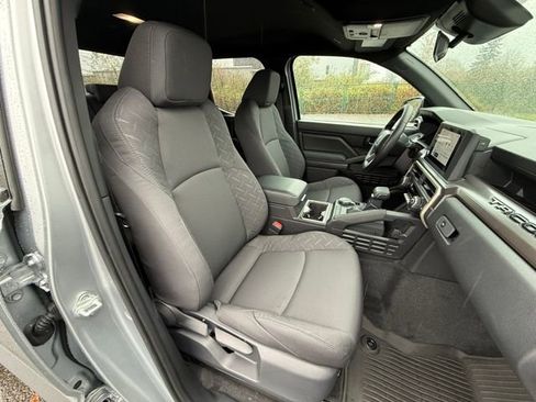 Used 2025 Toyota Tacoma SR5 image 10