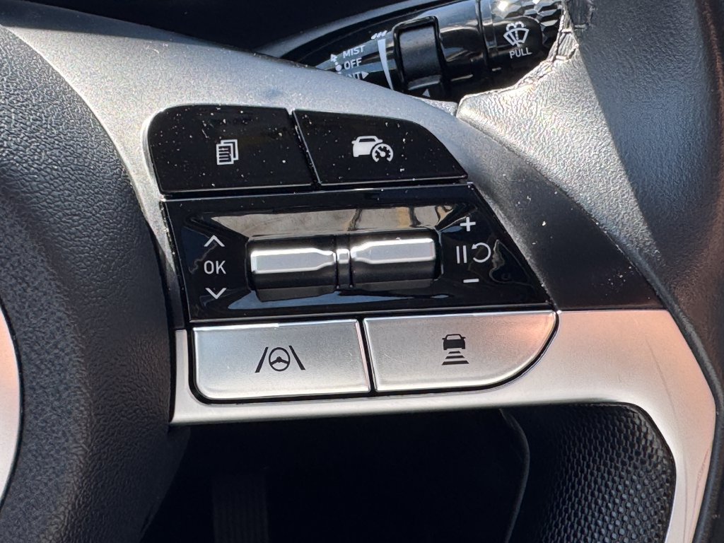 Certified 2025 Hyundai Elantra SEL FWD image 29