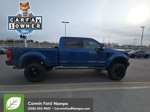 Used 2022 Ford F250 Lariat w/ Black Appearance Package image 4