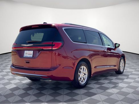 Used 2021 Chrysler Pacifica Touring-L FWD image 9