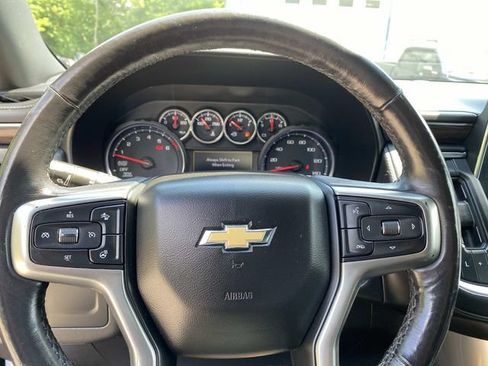 Used 2021 Chevrolet Suburban LT w/ Luxury Package AWD/4WD image 15