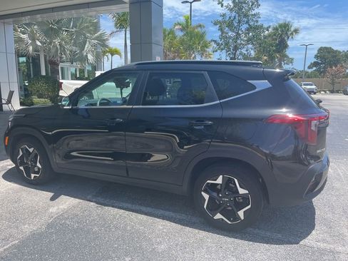 Used 2024 Kia Seltos EX FWD image 4