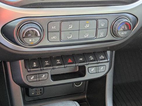 Used 2019 Chevrolet Colorado ZR2 image 25