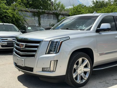 Used 2020 Cadillac Escalade ESV Luxury RWD image 5