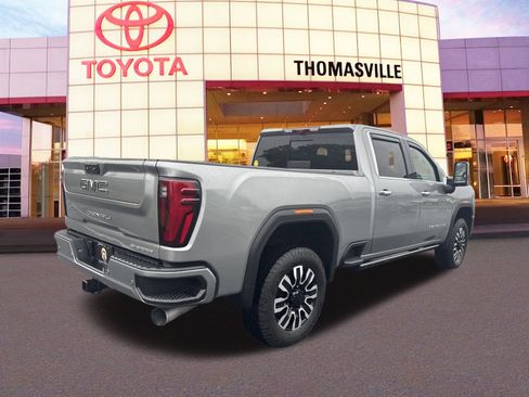 Used 2025 GMC Sierra 2500 Denali Ultimate image 5