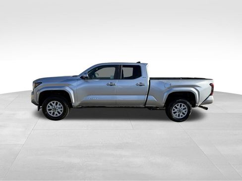 Used 2024 Toyota Tacoma SR5 AWD/4WD image 6
