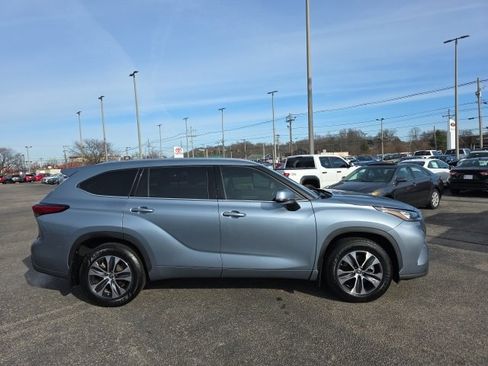 Used 2020 Toyota Highlander XLE image 4