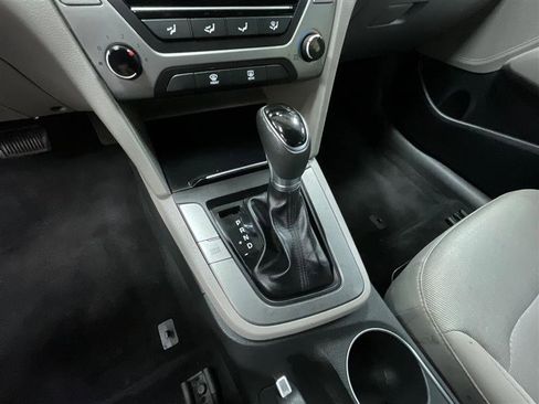 Used 2017 Hyundai Elantra SE image 16