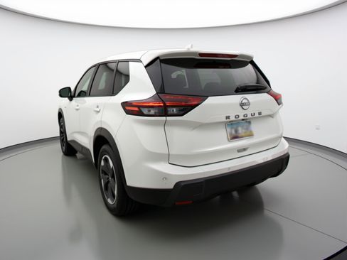 Used 2025 Nissan Rogue SV image 6