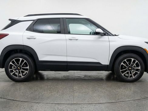 Used 2025 Chevrolet TrailBlazer LT FWD image 11