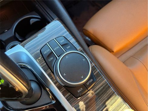 Used 2021 BMW 530i xDrive w/ Premium Package image 36