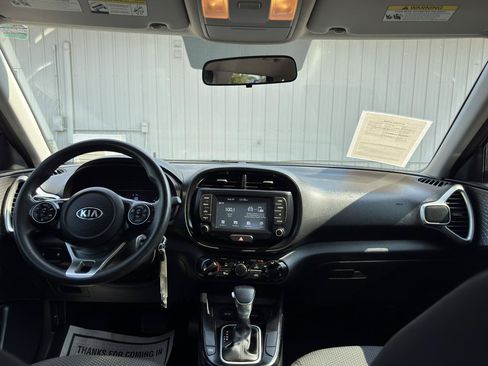 Used 2020 Kia Soul LX FWD image 13