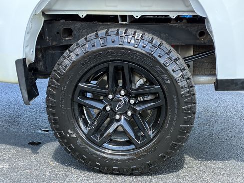 Used 2025 Chevrolet Silverado 1500 Custom Trail Boss AWD/4WD image 10
