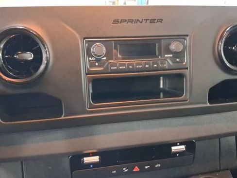 Used 2024 Mercedes-Benz Sprinter 2500 image 10