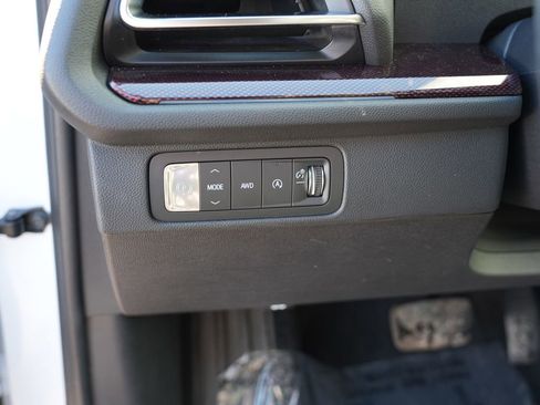 Used 2024 Chevrolet Traverse Z71 image 17