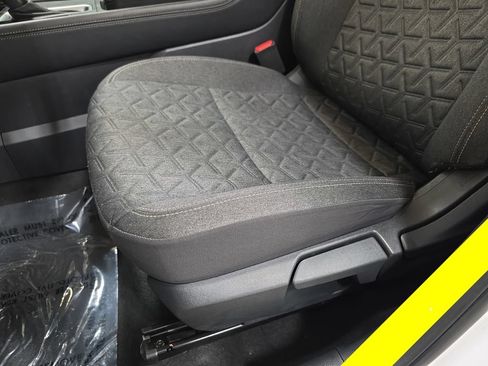 Used 2025 Nissan Kicks SV AWD/4WD image 28