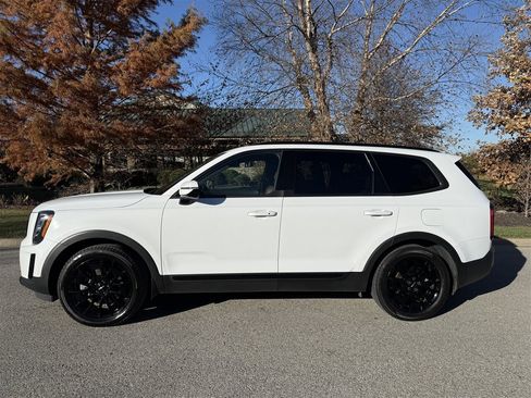 Used 2022 Kia Telluride SX w/ SX Prestige Package image 2