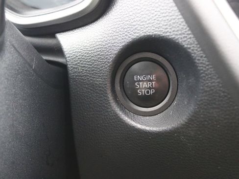 Used 2024 Toyota Corolla Cross XLE image 39