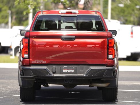 Used 2024 Chevrolet Colorado Z71 w/ Z71 Convenience Package 2 AWD/4WD image 46