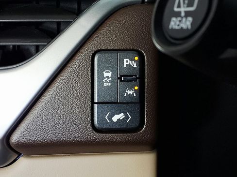 Used 2016 Chevrolet Suburban LT AWD/4WD image 19