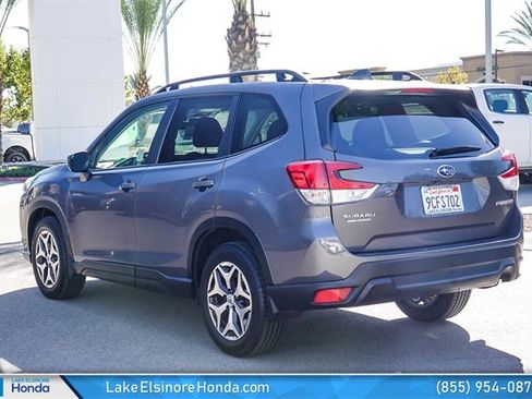 Used 2022 Subaru Forester Premium image 11