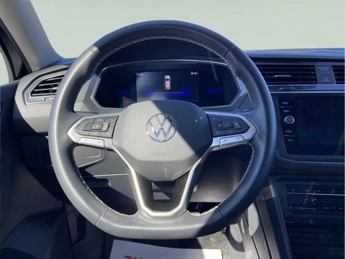 Used 2023 Volkswagen Tiguan SE image 25