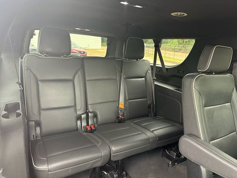 Used 2023 Chevrolet Suburban Premier image 25