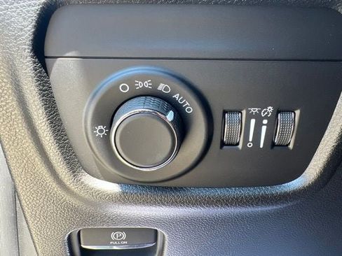 Certified 2025 Jeep Grand Cherokee L Altitude AWD/4WD image 21